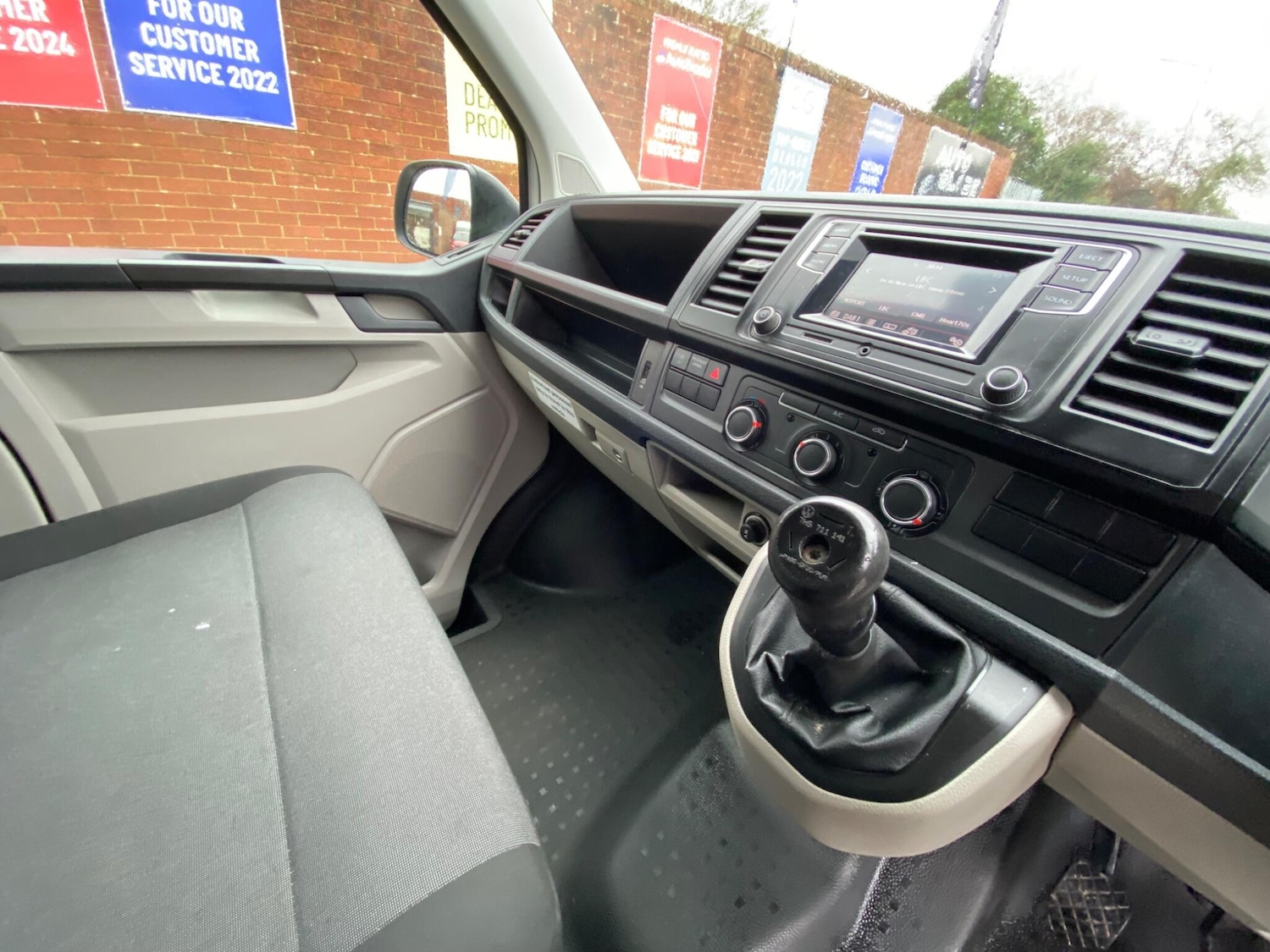 Used Volkswagen Transporter 2017 for sale - 77203175: Photo 12