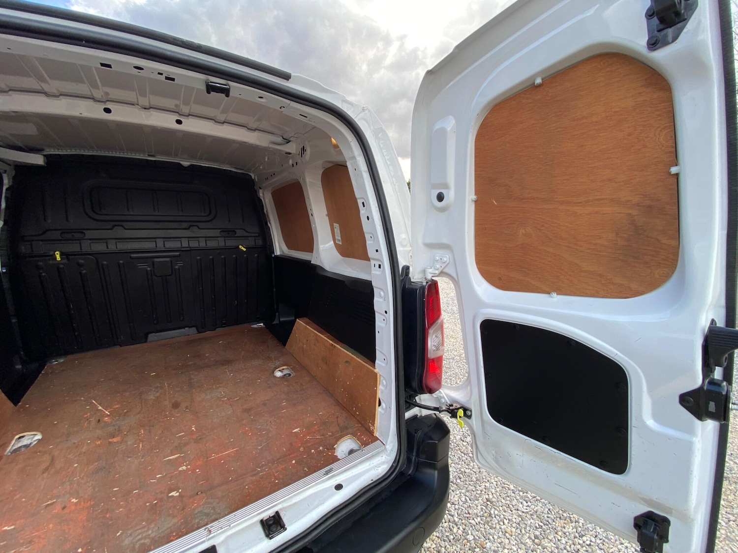 Used Peugeot Partner 2021 for sale - 76988913: Photo 29