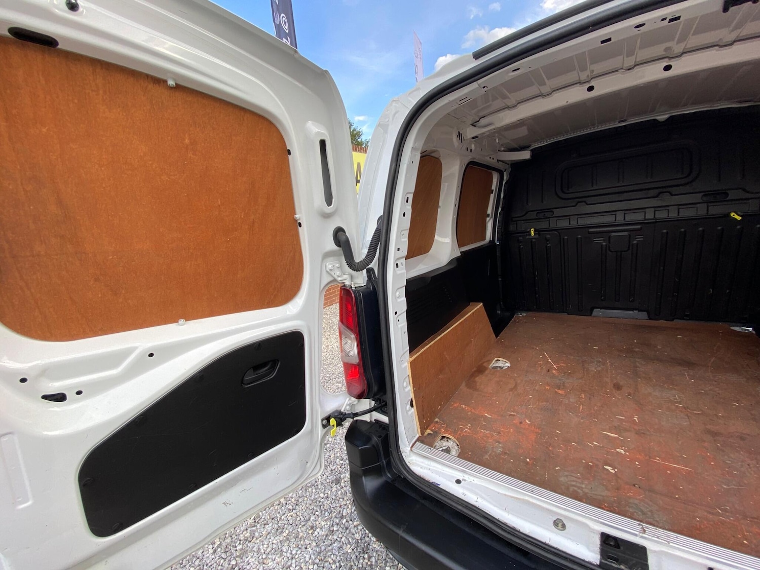 Used Peugeot Partner 2021 for sale - 76988913: Photo 38