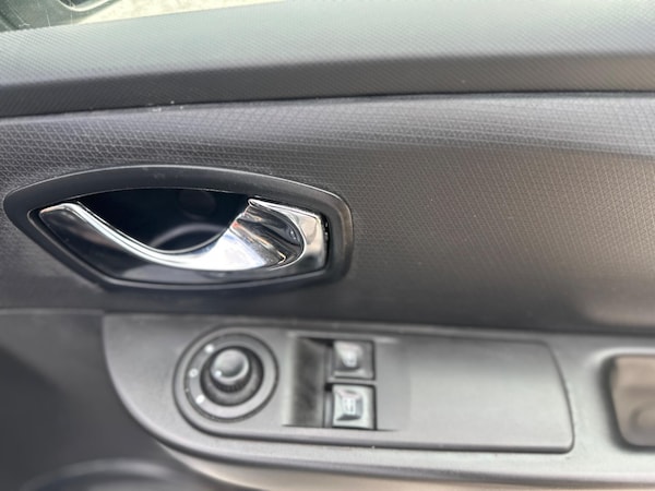 Used Renault Clio 2014 for sale - 75658601: Photo 25