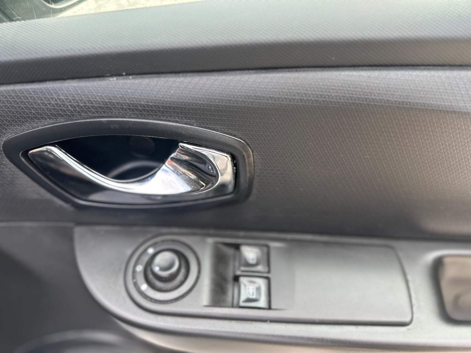 Used Renault Clio 2014 for sale - 76989131: Photo 25