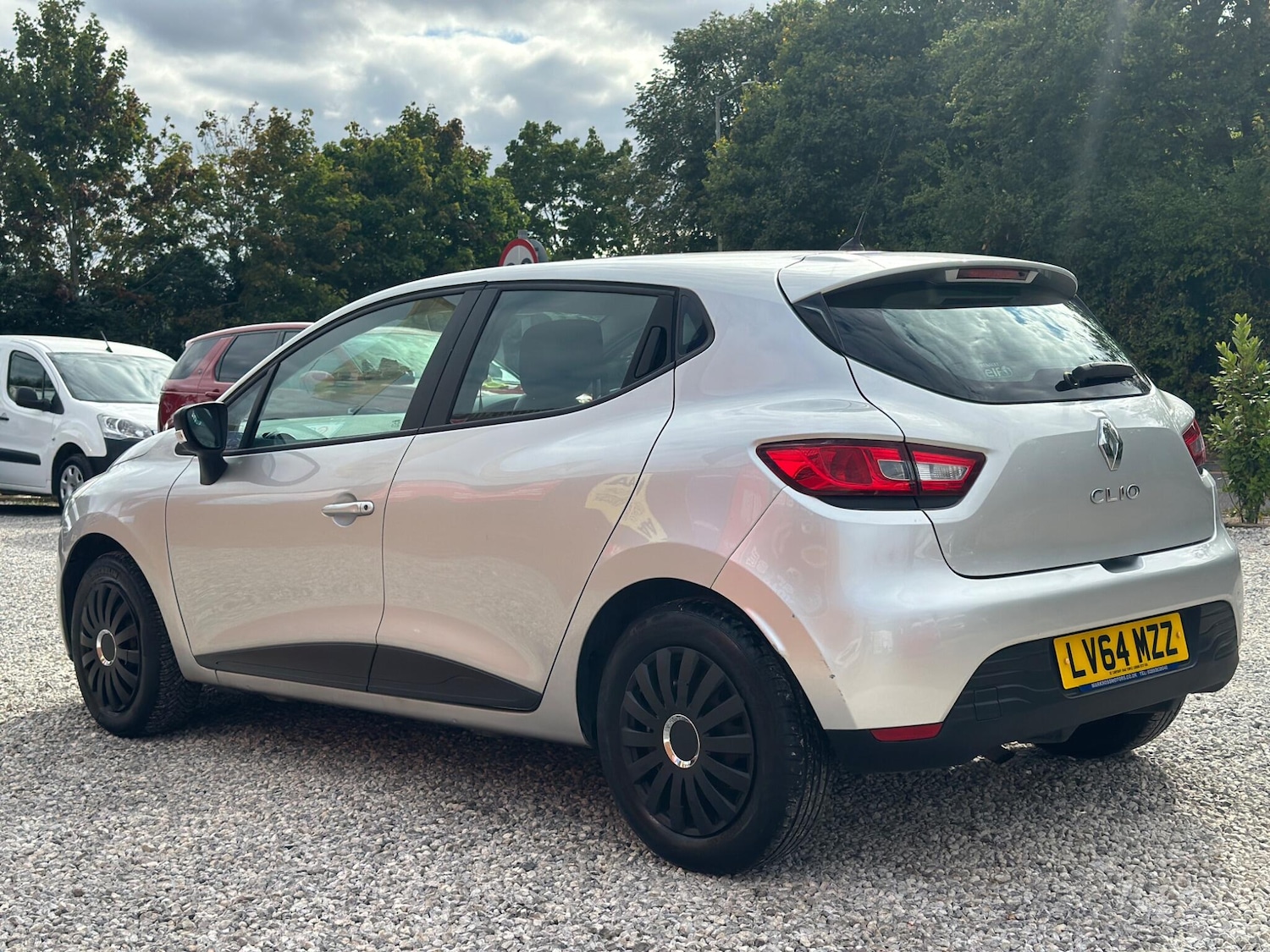 Used Renault Clio 2014 for sale - 76989131: Photo 4