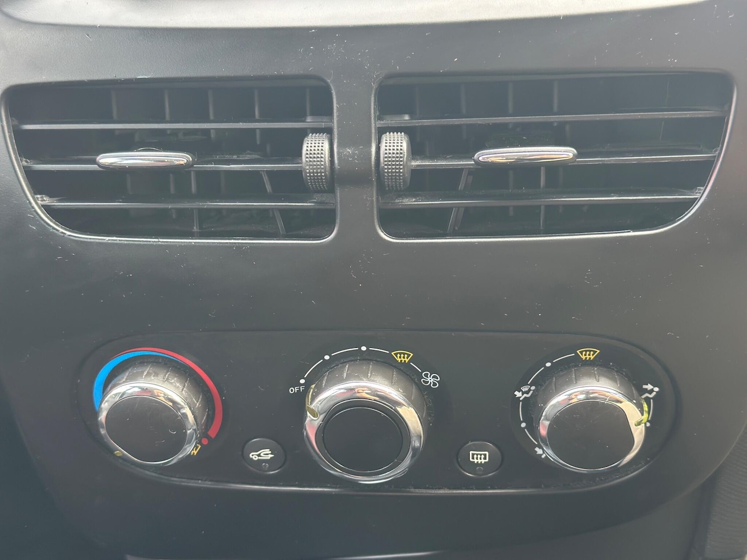 Used Renault Clio 2014 for sale - 76989131: Photo 44