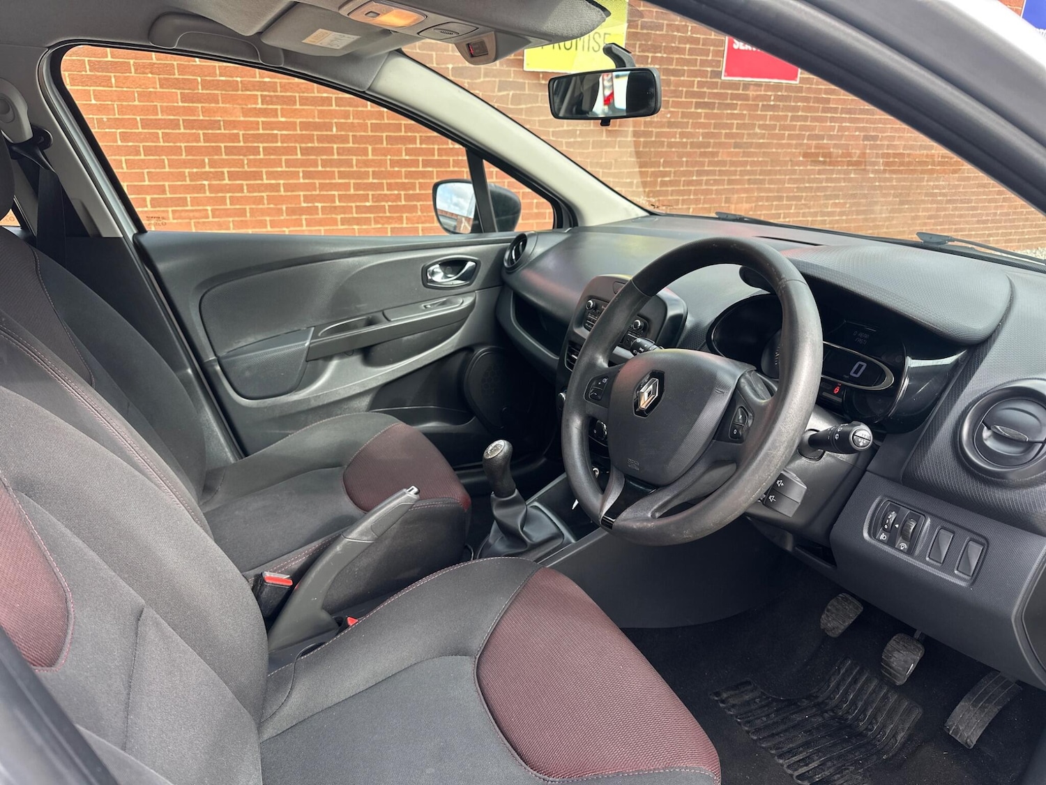 Used Renault Clio 2014 for sale - 76989131: Photo 6