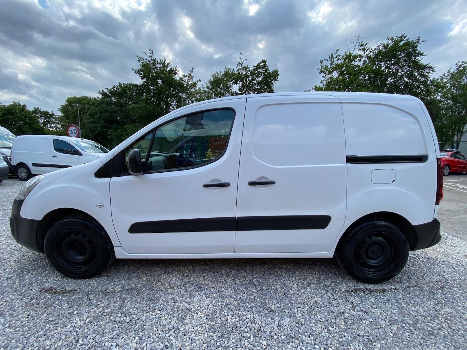 Used Peugeot Partner 2017 for sale - 76994412: Photo 13