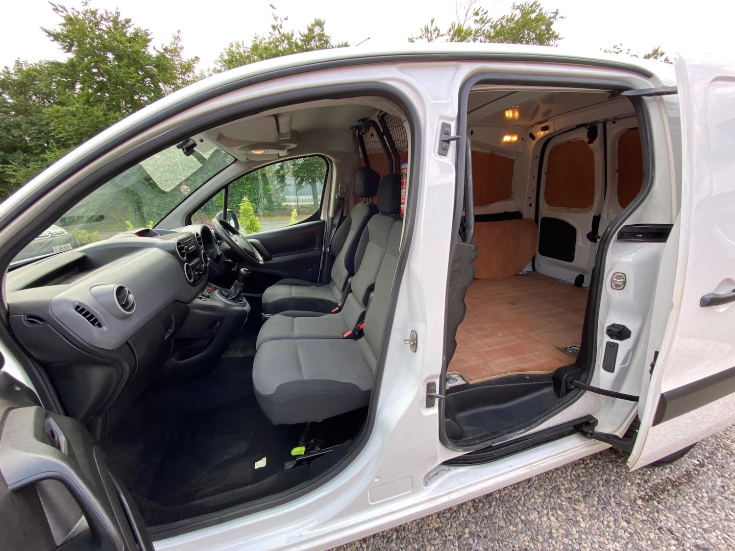 Used Peugeot Partner 2017 for sale - 76994412: Photo 37