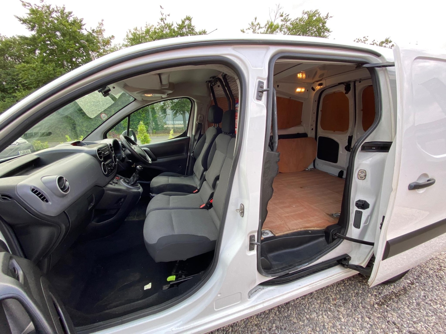 Used Peugeot Partner 2017 for sale - 76994412: Photo 38