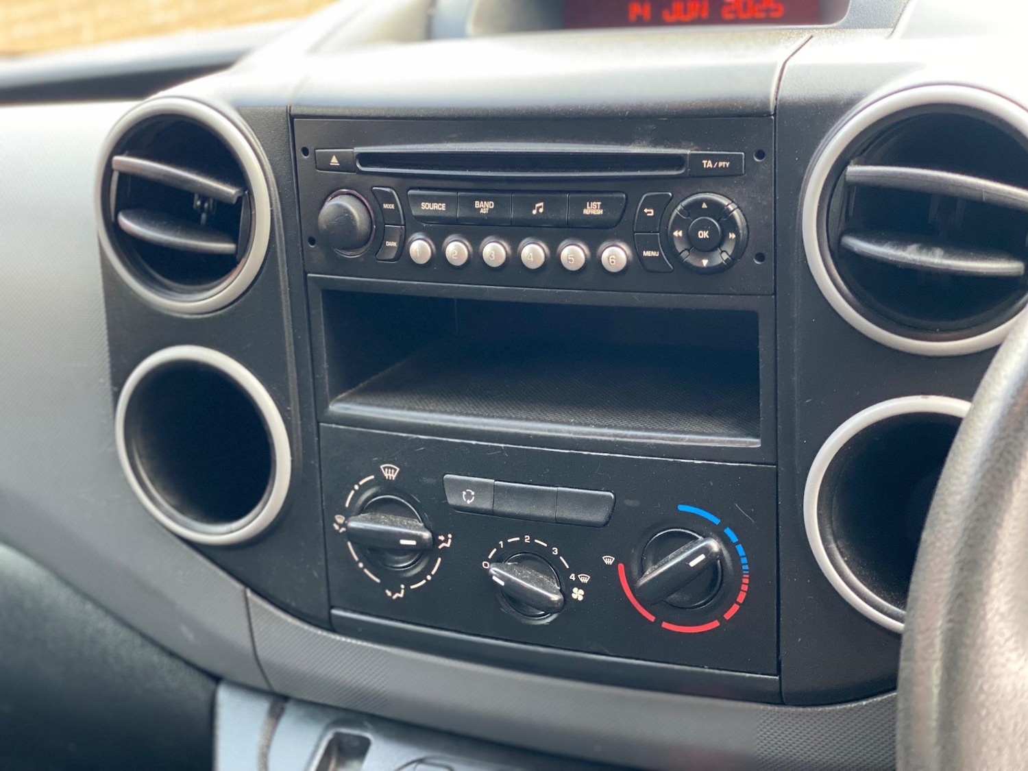 Used Peugeot Partner 2017 for sale - 76994412: Photo 41