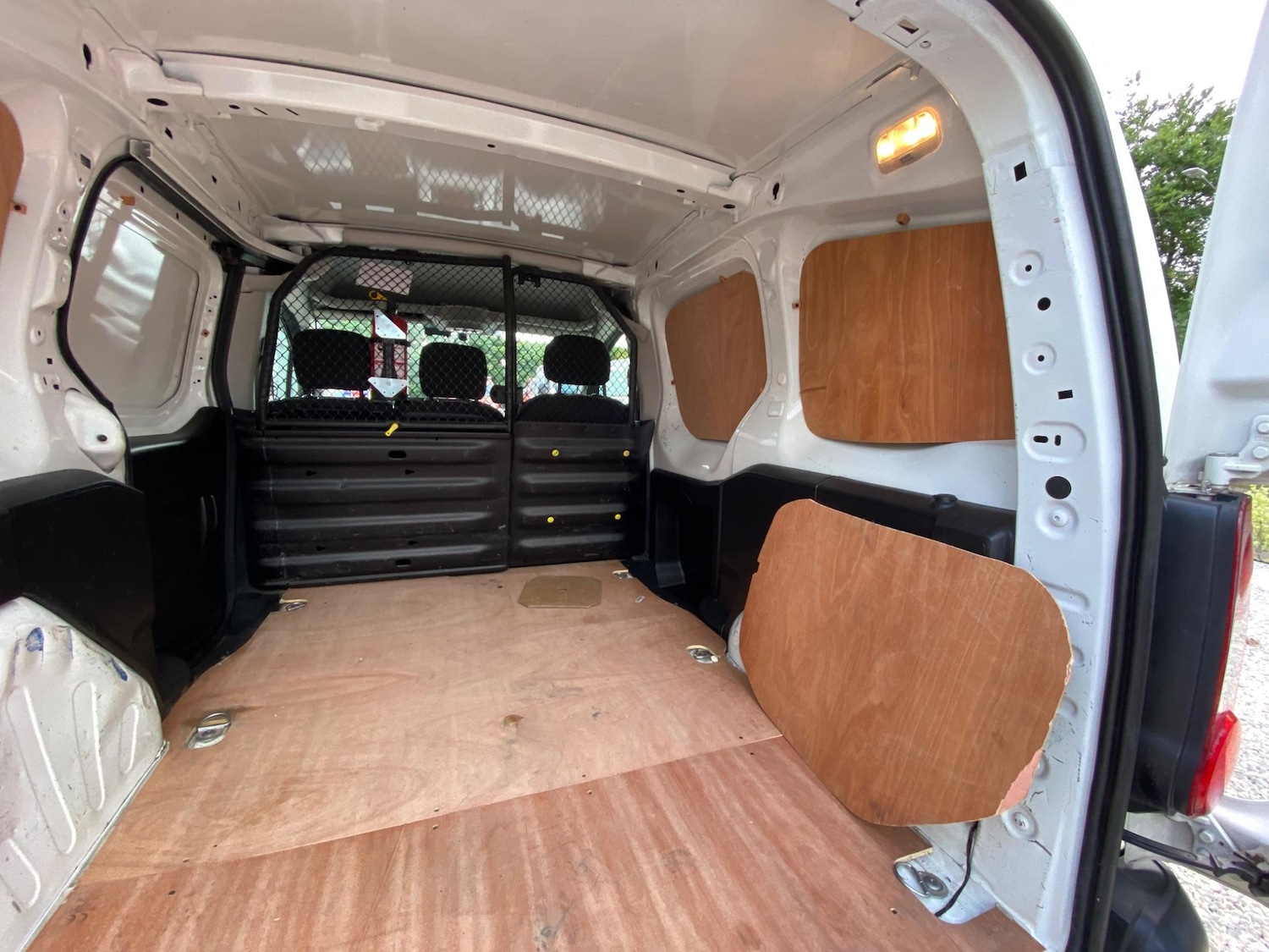 Used Peugeot Partner 2017 for sale - 76994412: Photo 44