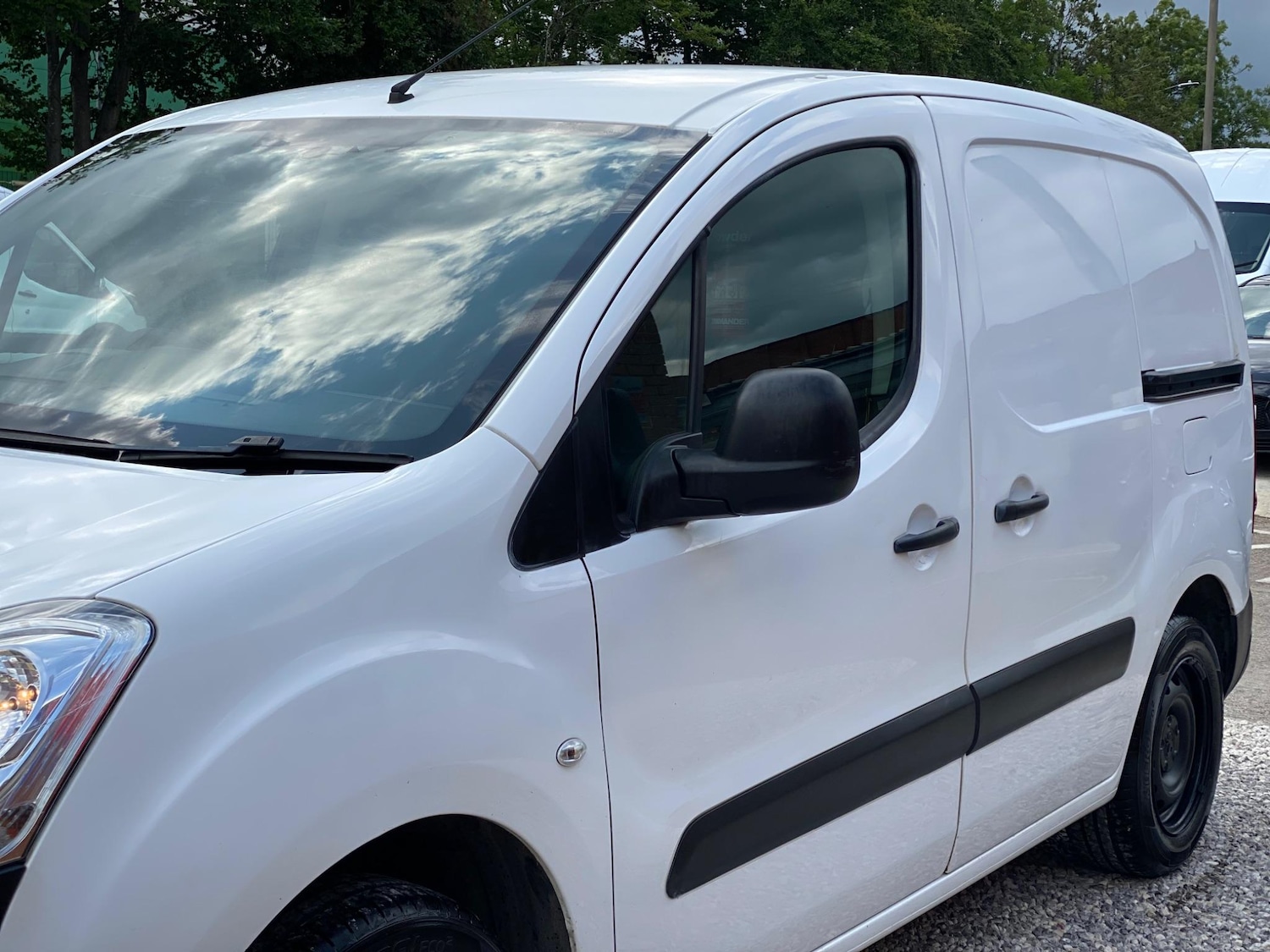 Used Peugeot Partner 2017 for sale - 76994412: Photo 46