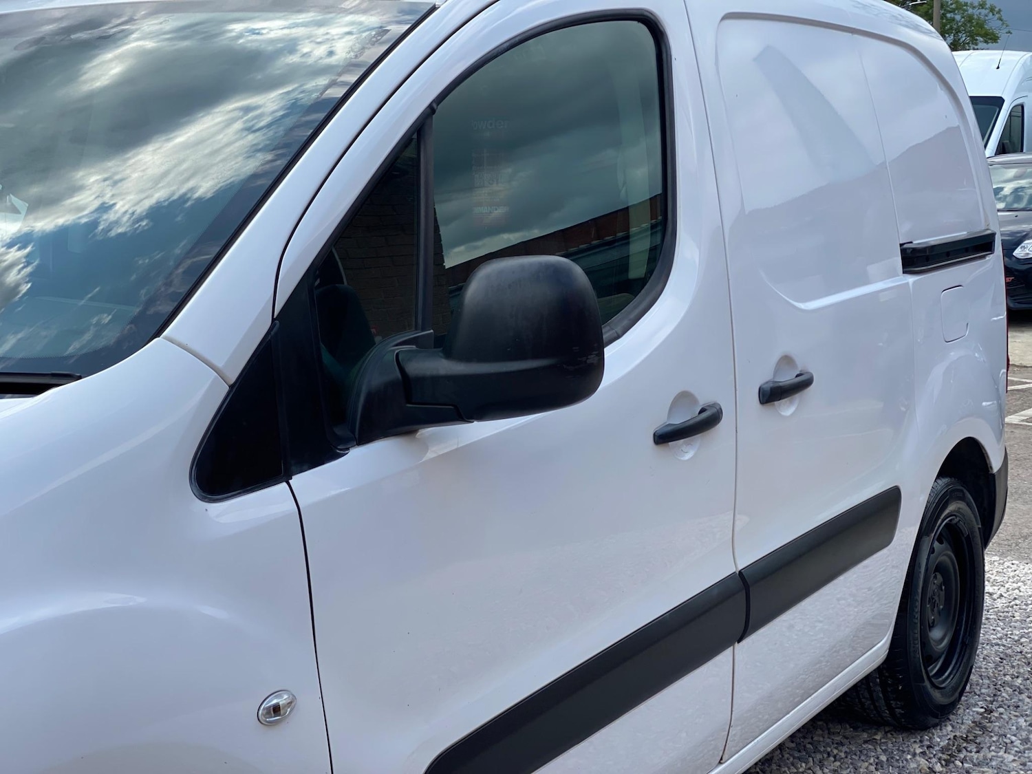 Used Peugeot Partner 2017 for sale - 76994412: Photo 47