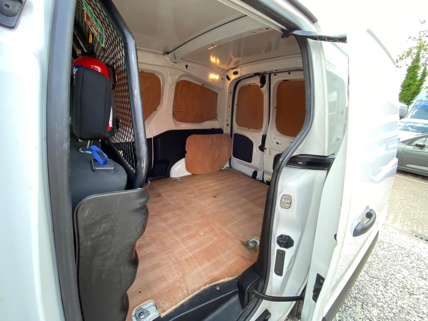 Used Peugeot Partner 2017 for sale - 76994412: Photo 9