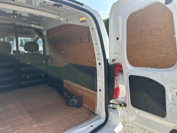 Used Peugeot Partner 2017 for sale - 73395643: Photo 46