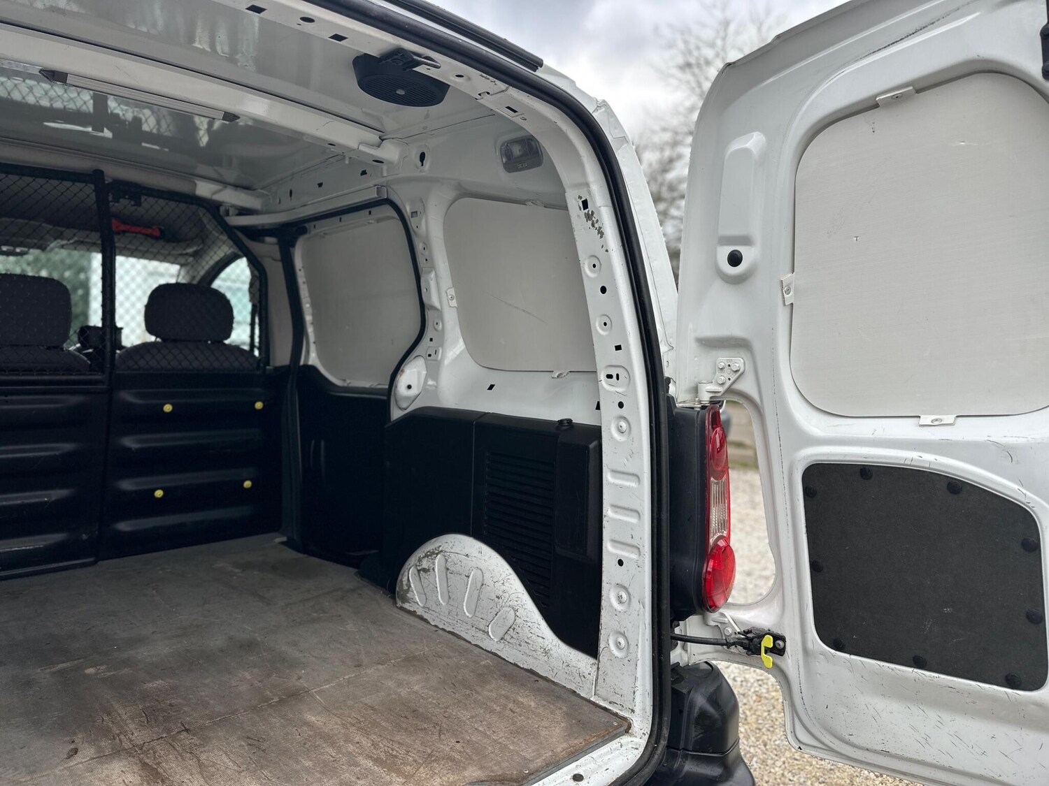 Used Peugeot Partner 2015 for sale - 77683658: Photo 26