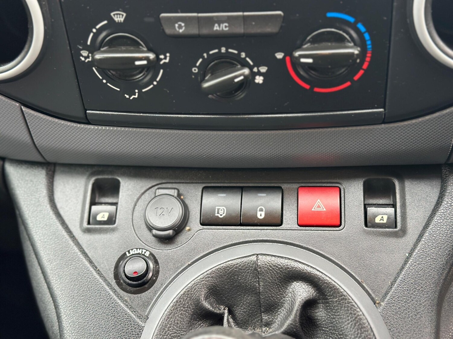 Used Peugeot Partner 2015 for sale - 77683658: Photo 46