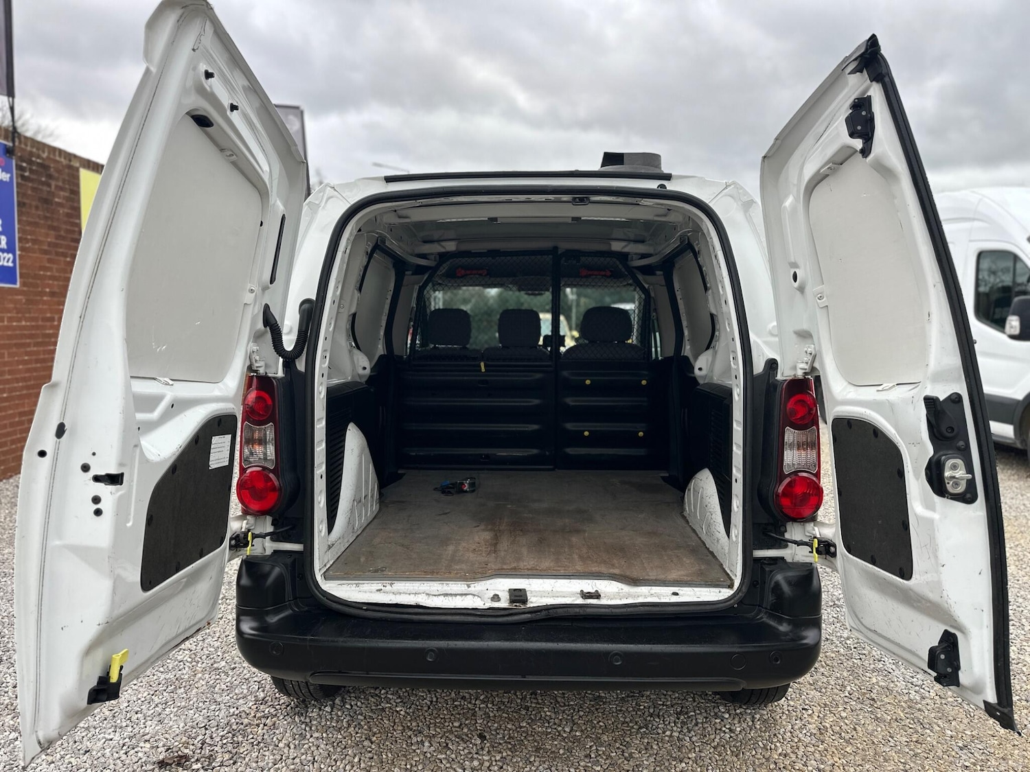 Used Peugeot Partner 2015 for sale - 77683658: Photo 7