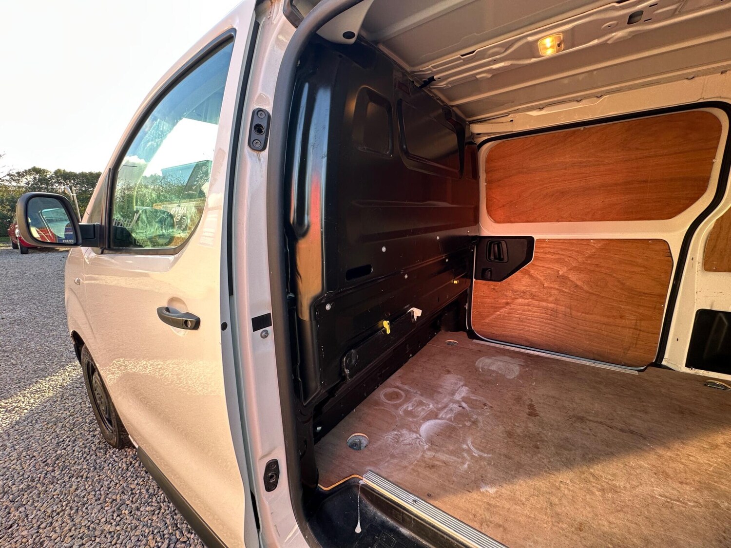 Used Peugeot Expert 2019 for sale - 77524760: Photo 43