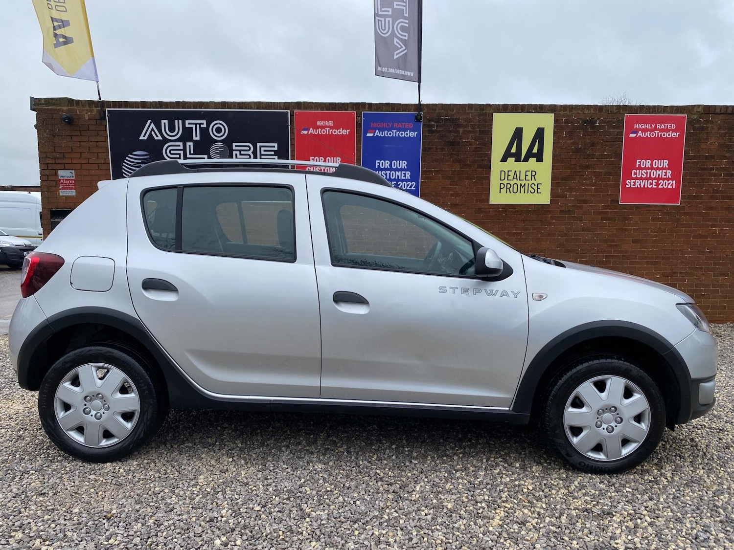Used Dacia Sandero Stepway 2015 for sale - 77468823: Photo 2