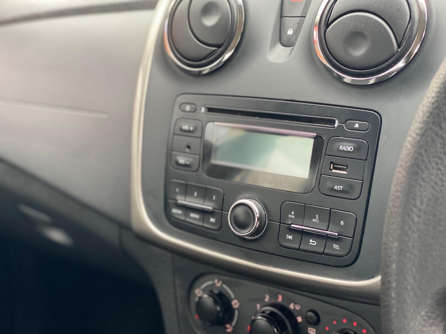 Used Dacia Sandero Stepway 2015 for sale - 77468823: Photo 36