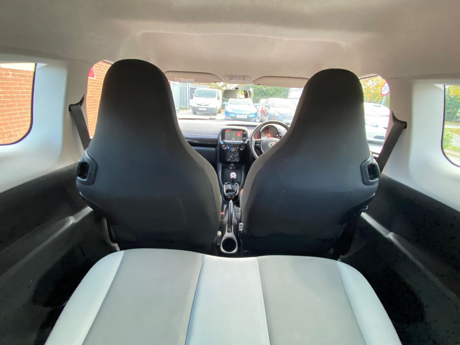 Used Toyota AYGO 2015 for sale - 76992935: Photo 25