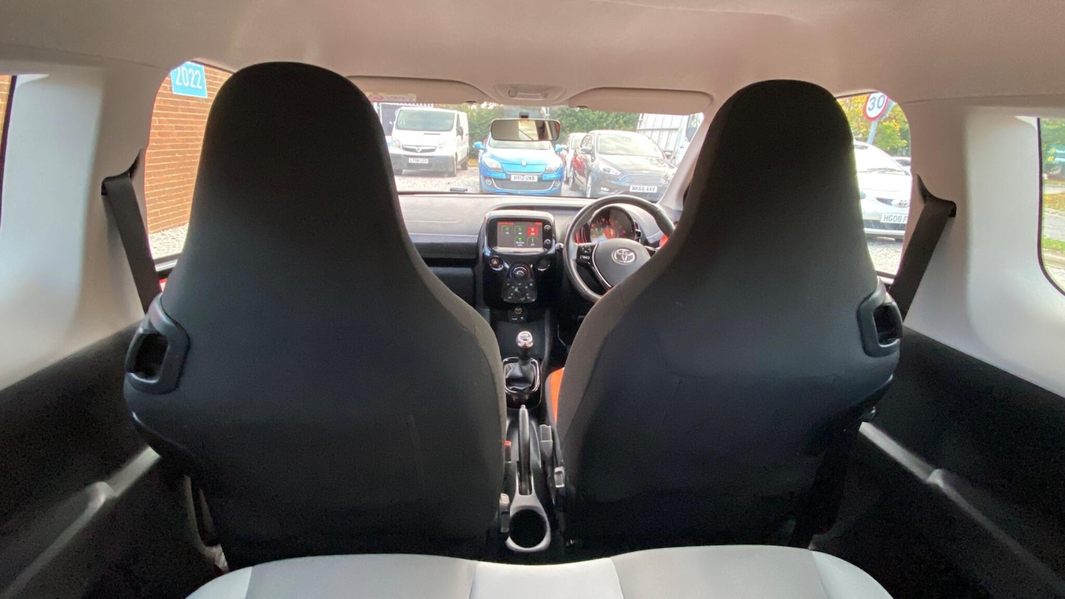 Used Toyota AYGO 2015 for sale - 76992935: Photo 54