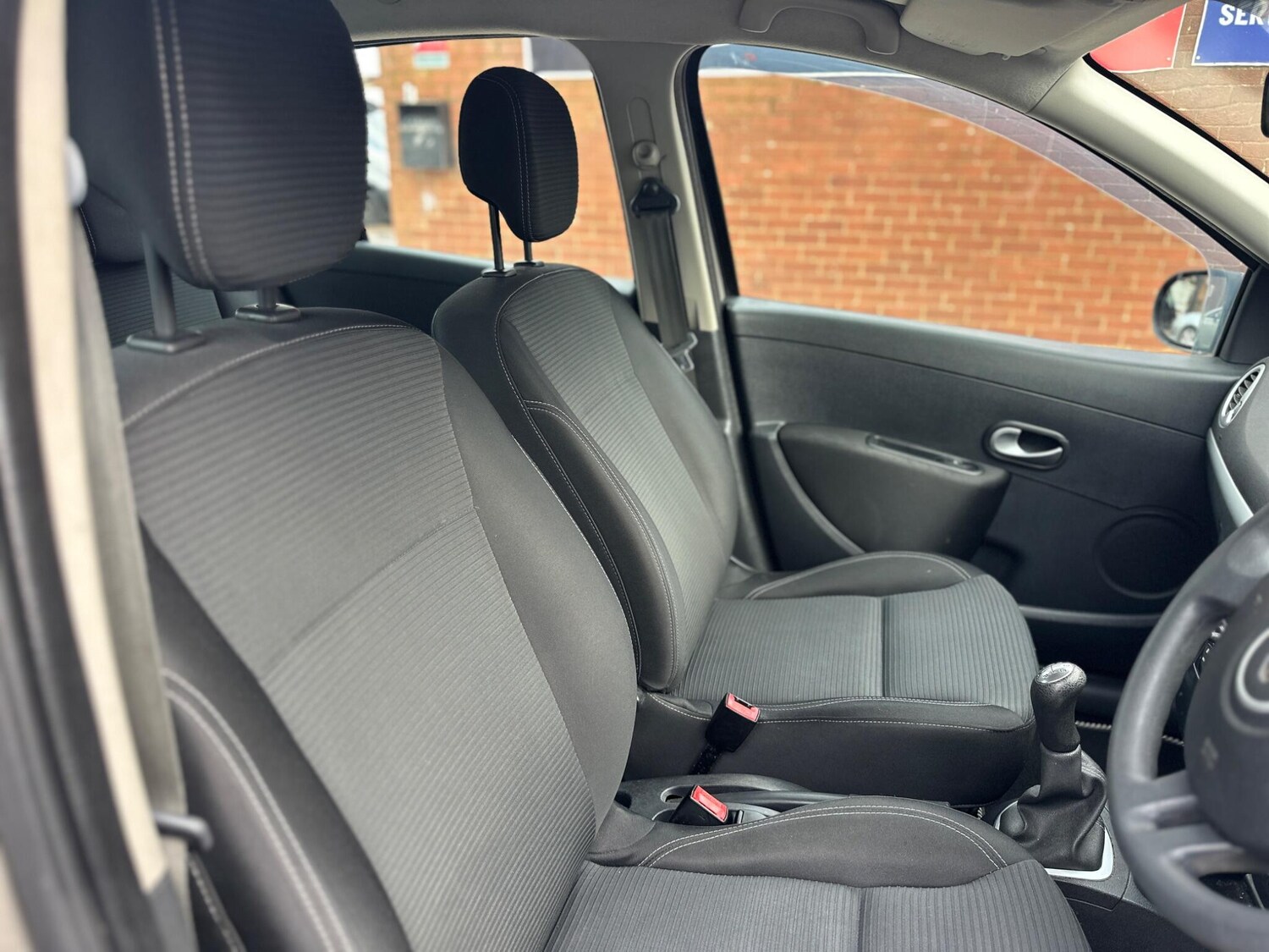 Used Renault Clio 2012 for sale - 77377137: Photo 24