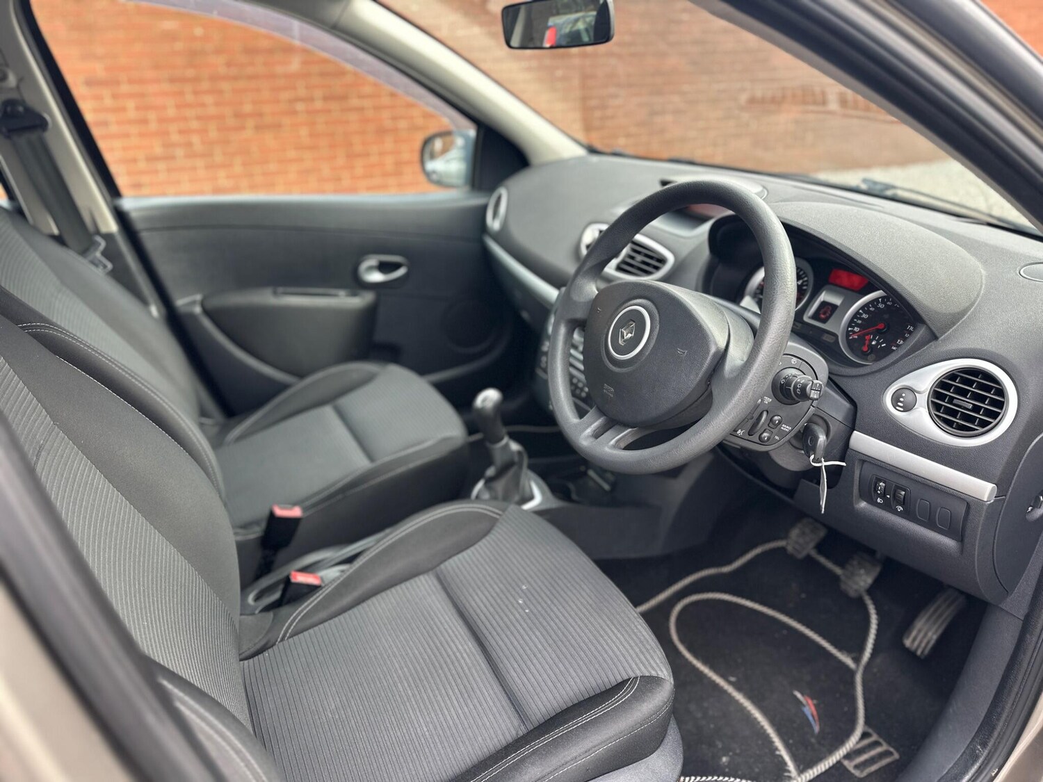 Used Renault Clio 2012 for sale - 77377137: Photo 6