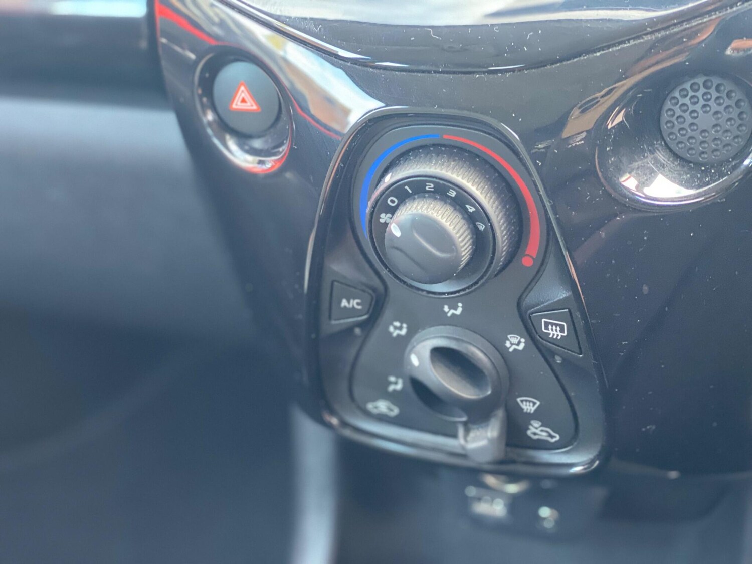 Used Toyota AYGO 2015 for sale - 77478915: Photo 28