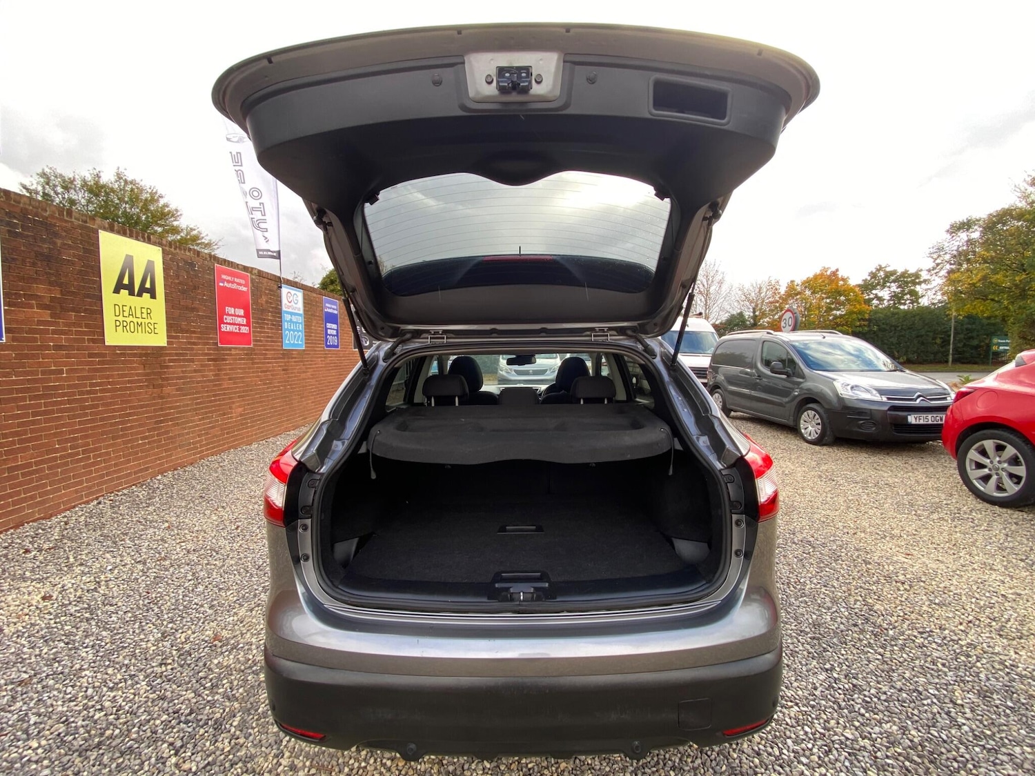 Used Nissan Qashqai 2016 for sale - 76992401: Photo 19