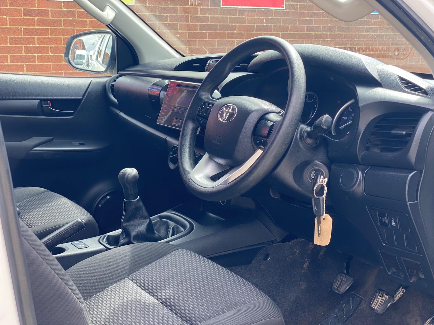 Used Toyota Hilux 2018 for sale - 76989481: Photo 28