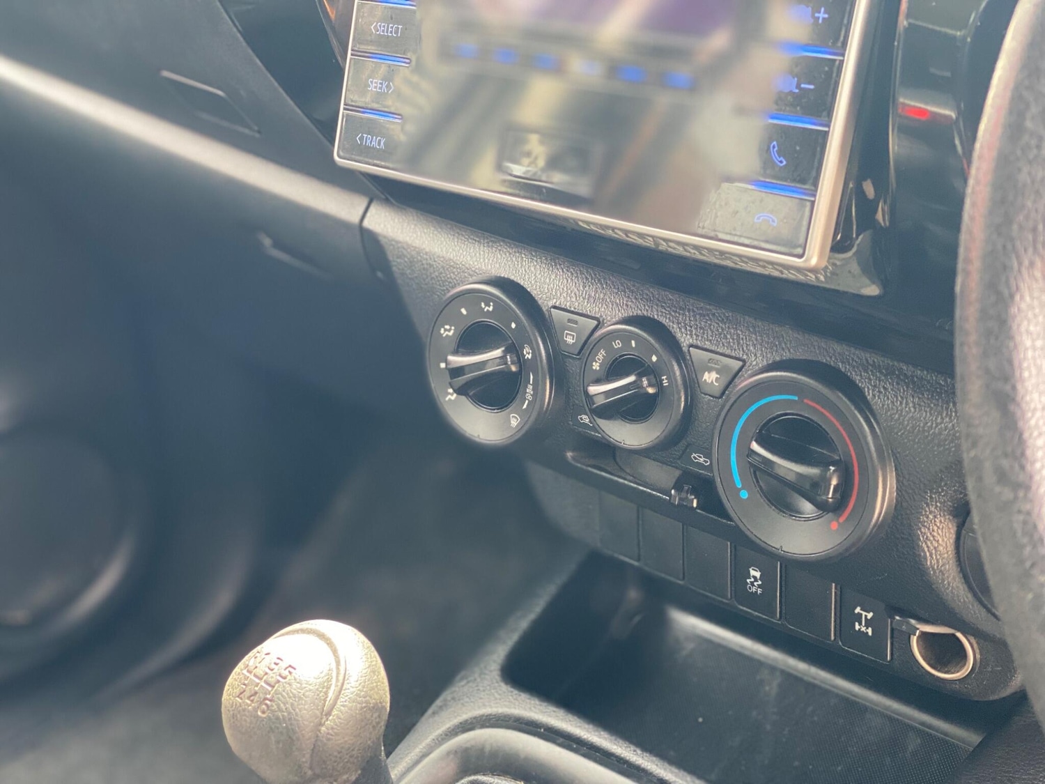 Used Toyota Hilux 2018 for sale - 76989481: Photo 32