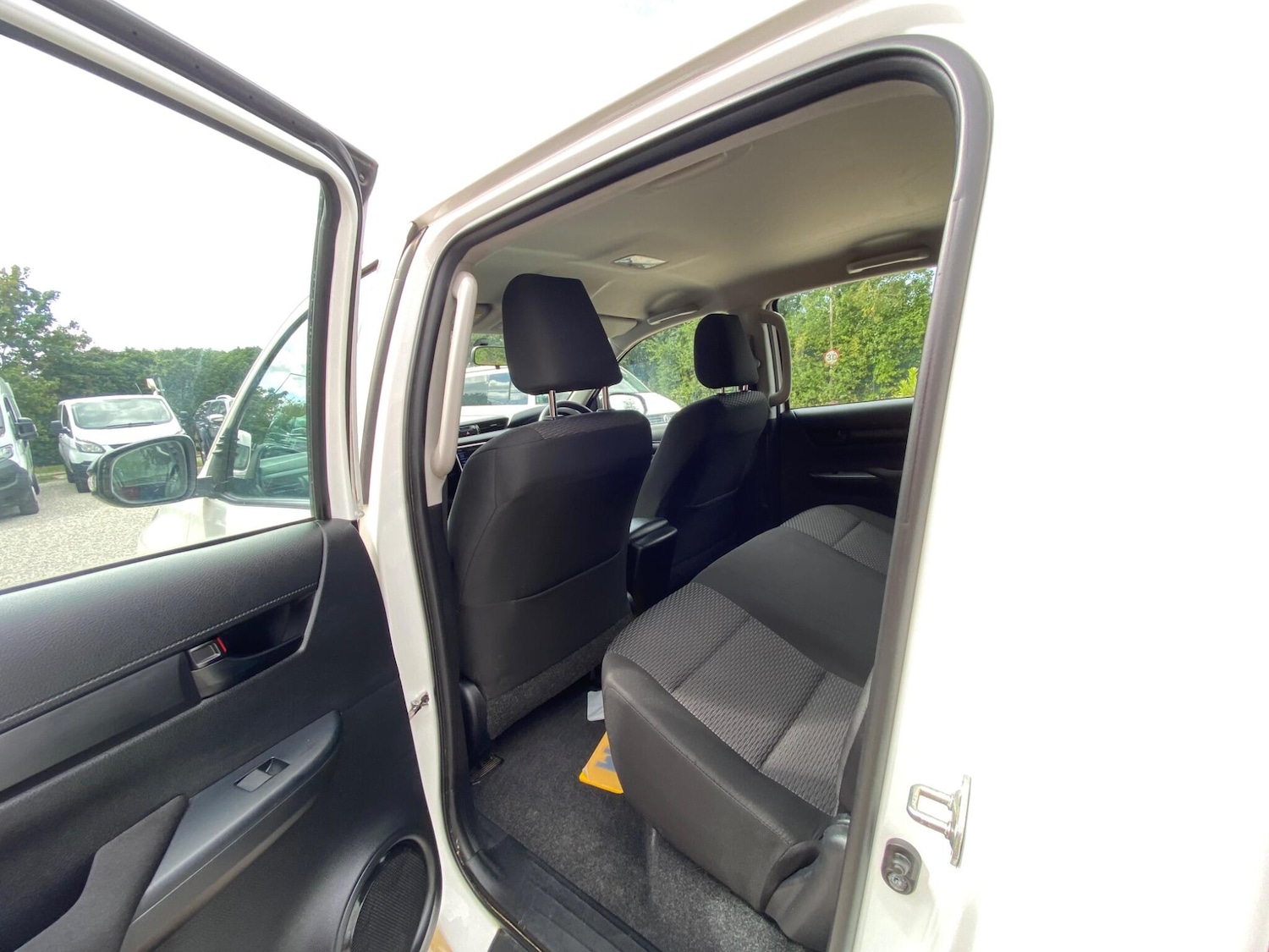 Used Toyota Hilux 2018 for sale - 76989481: Photo 42