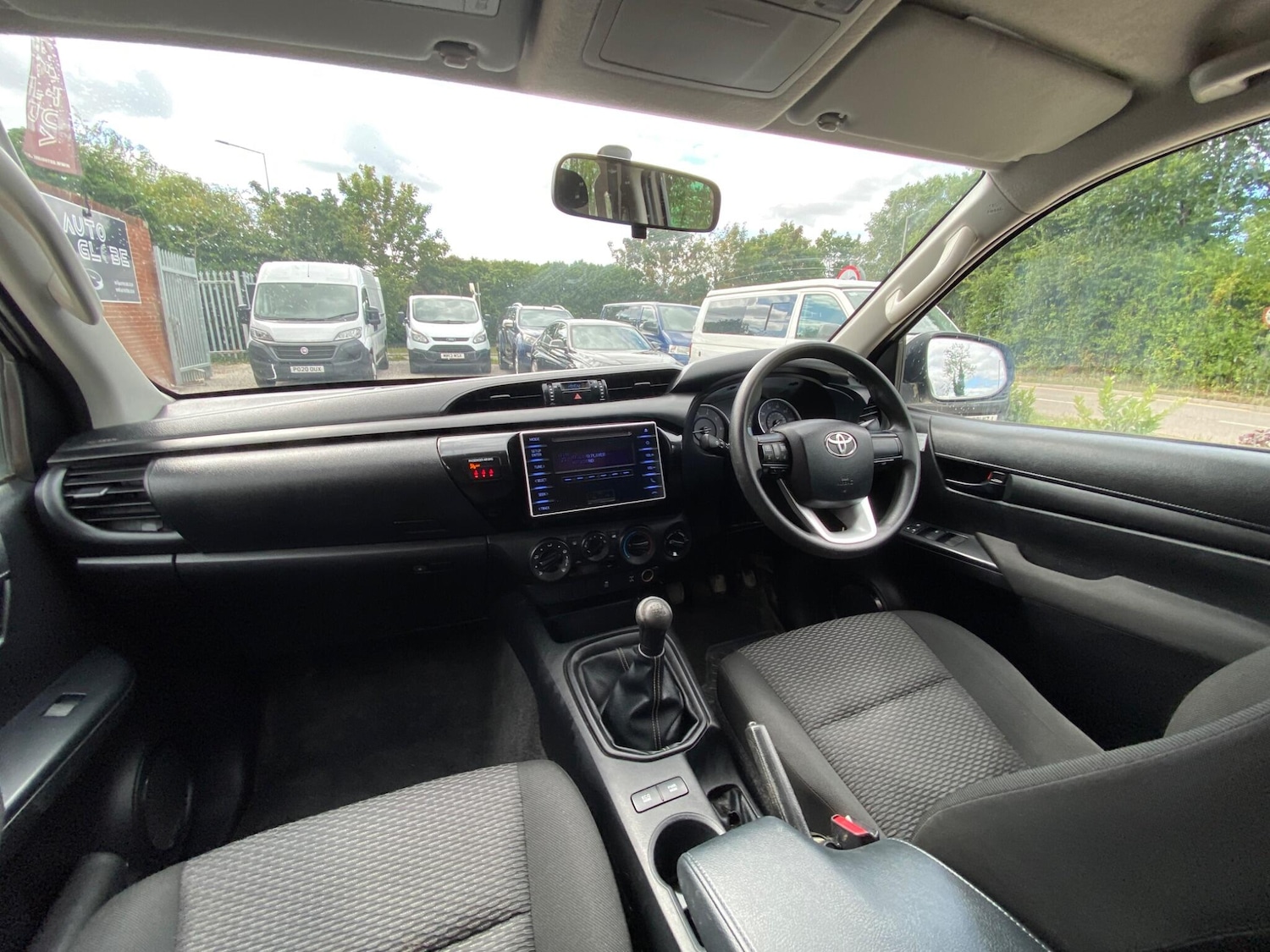 Used Toyota Hilux 2018 for sale - 76989481: Photo 43