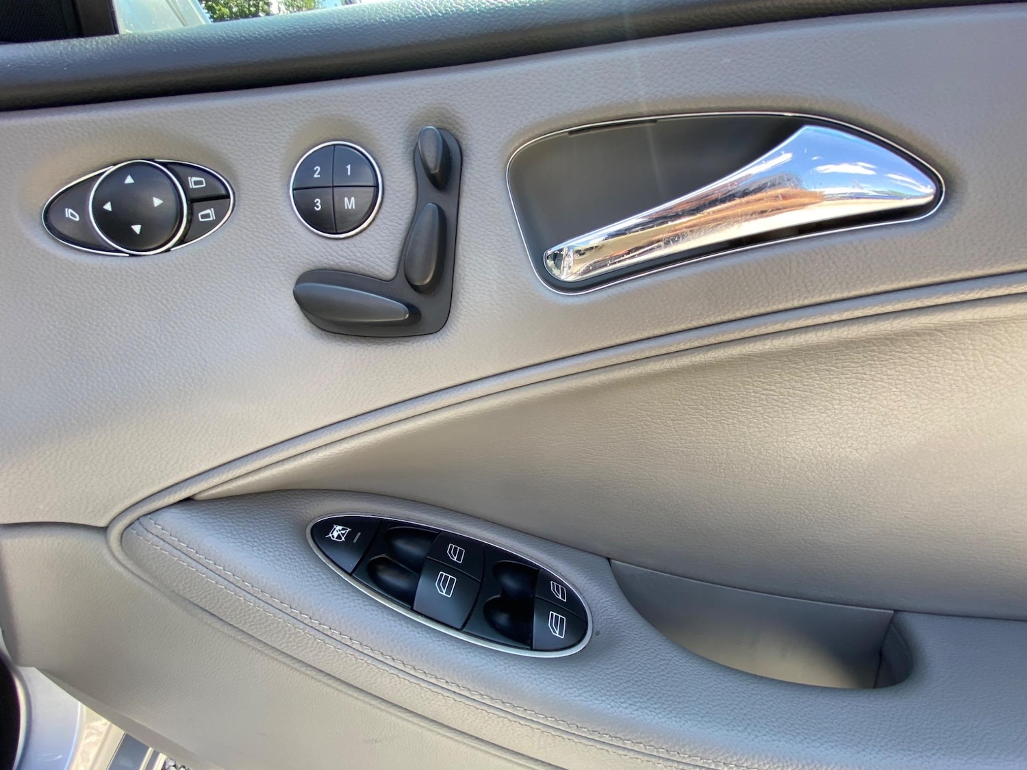 Used Mercedes-Benz CLS 2006 for sale - 77001158: Photo 21