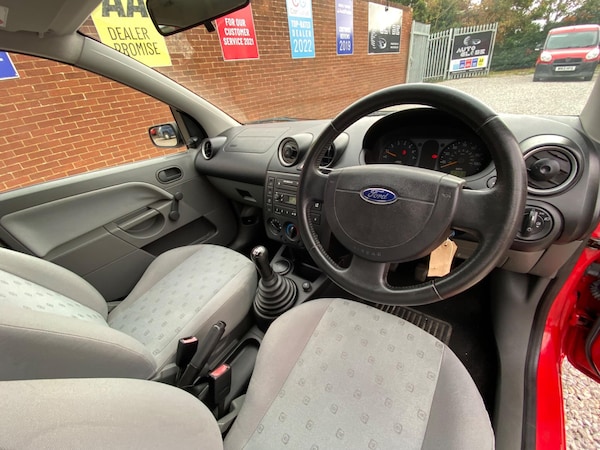 Used Ford Fiesta 2002 for sale - 76190087: Photo 8