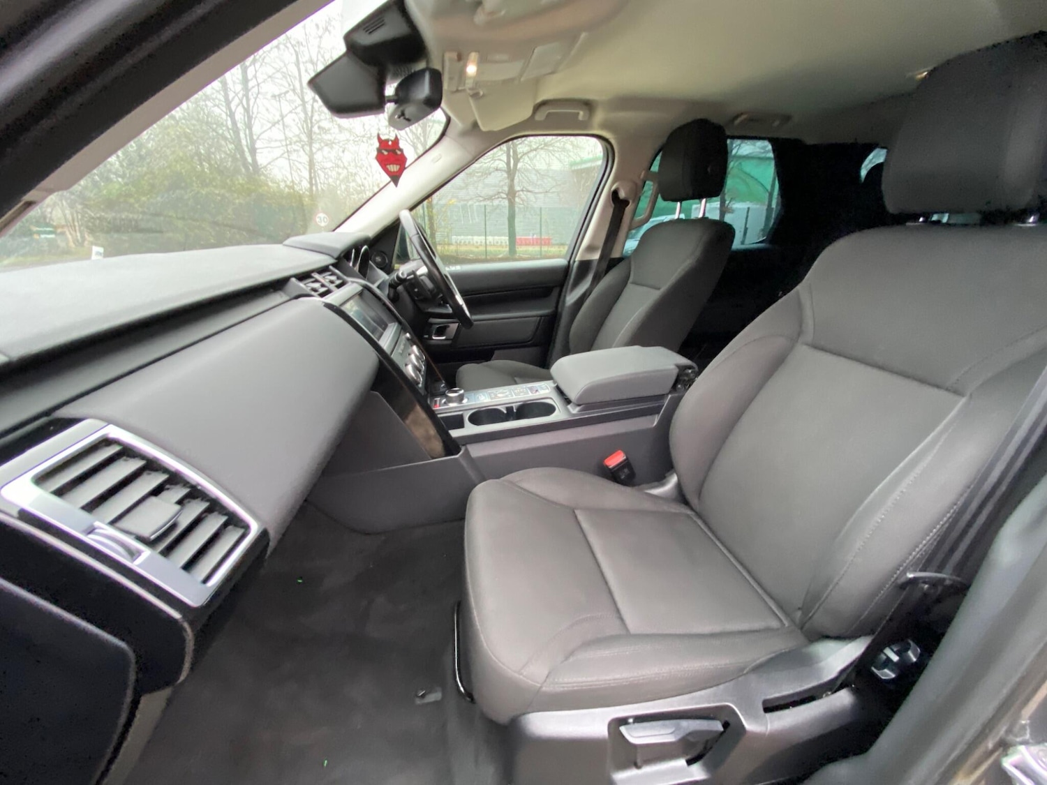 Used Land Rover Discovery 2019 for sale - 76995632: Photo 8