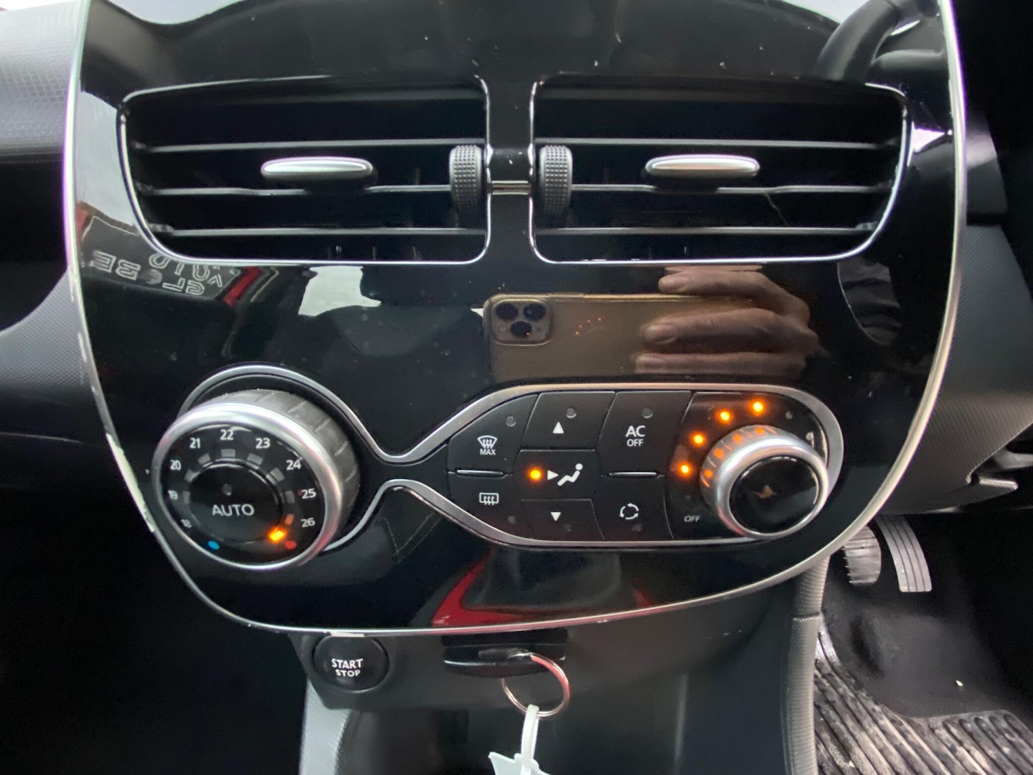 Used Renault Clio 2015 for sale - 76865756: Photo 35