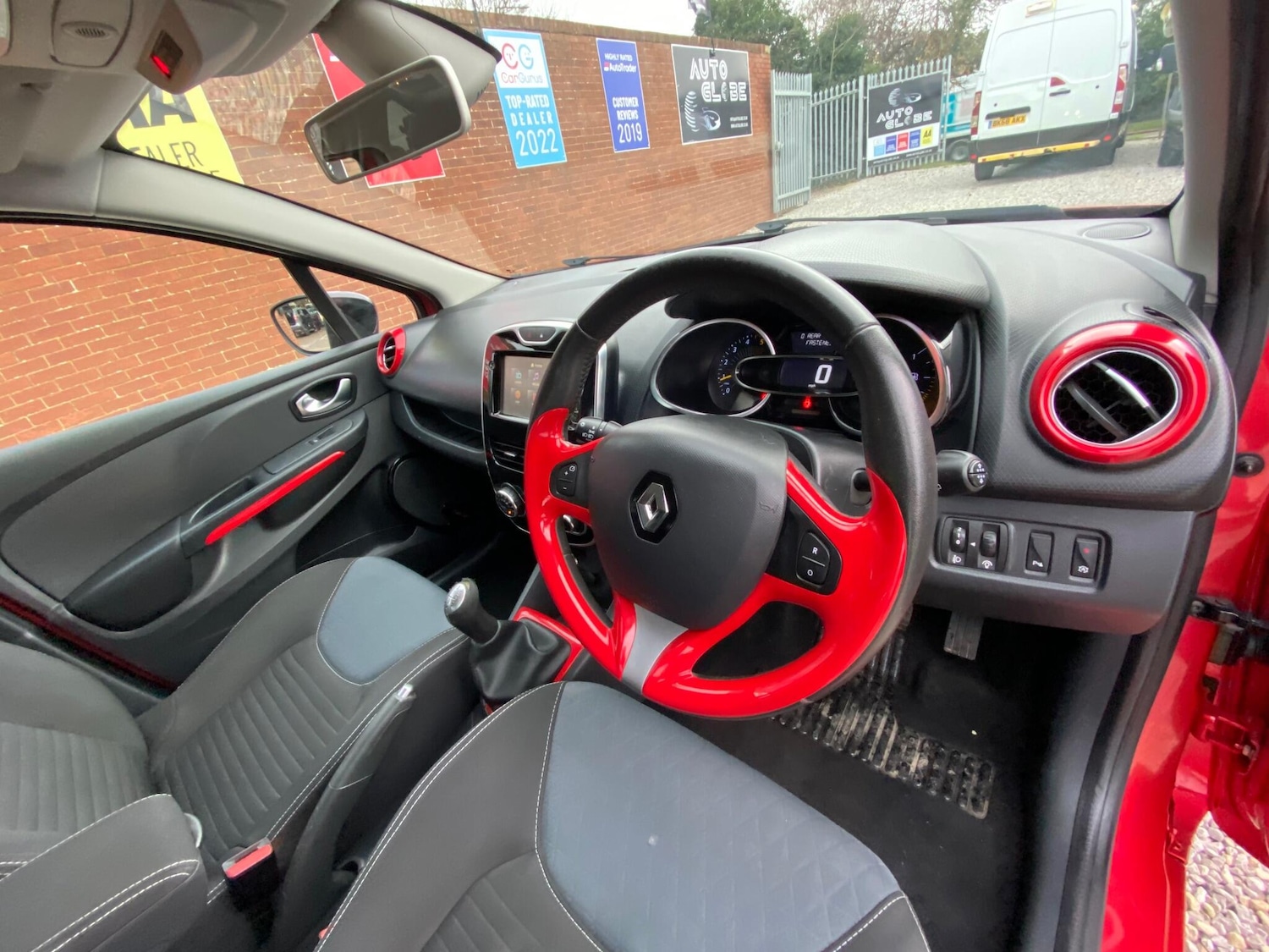 Used Renault Clio 2015 for sale - 76865756: Photo 8
