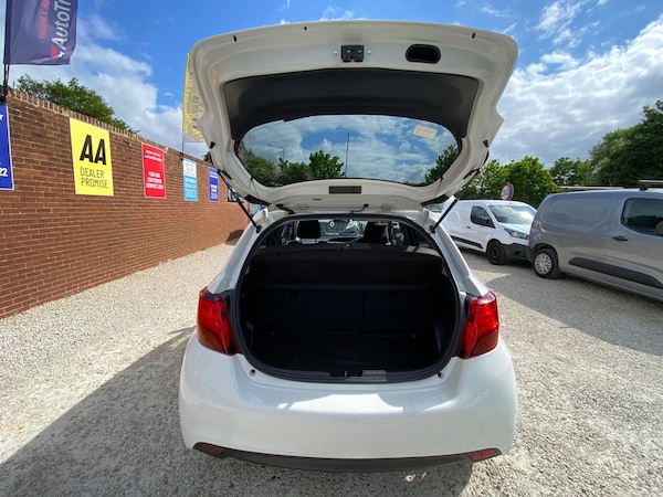 Used Toyota Yaris 2016 for sale - 75609033: Photo 51