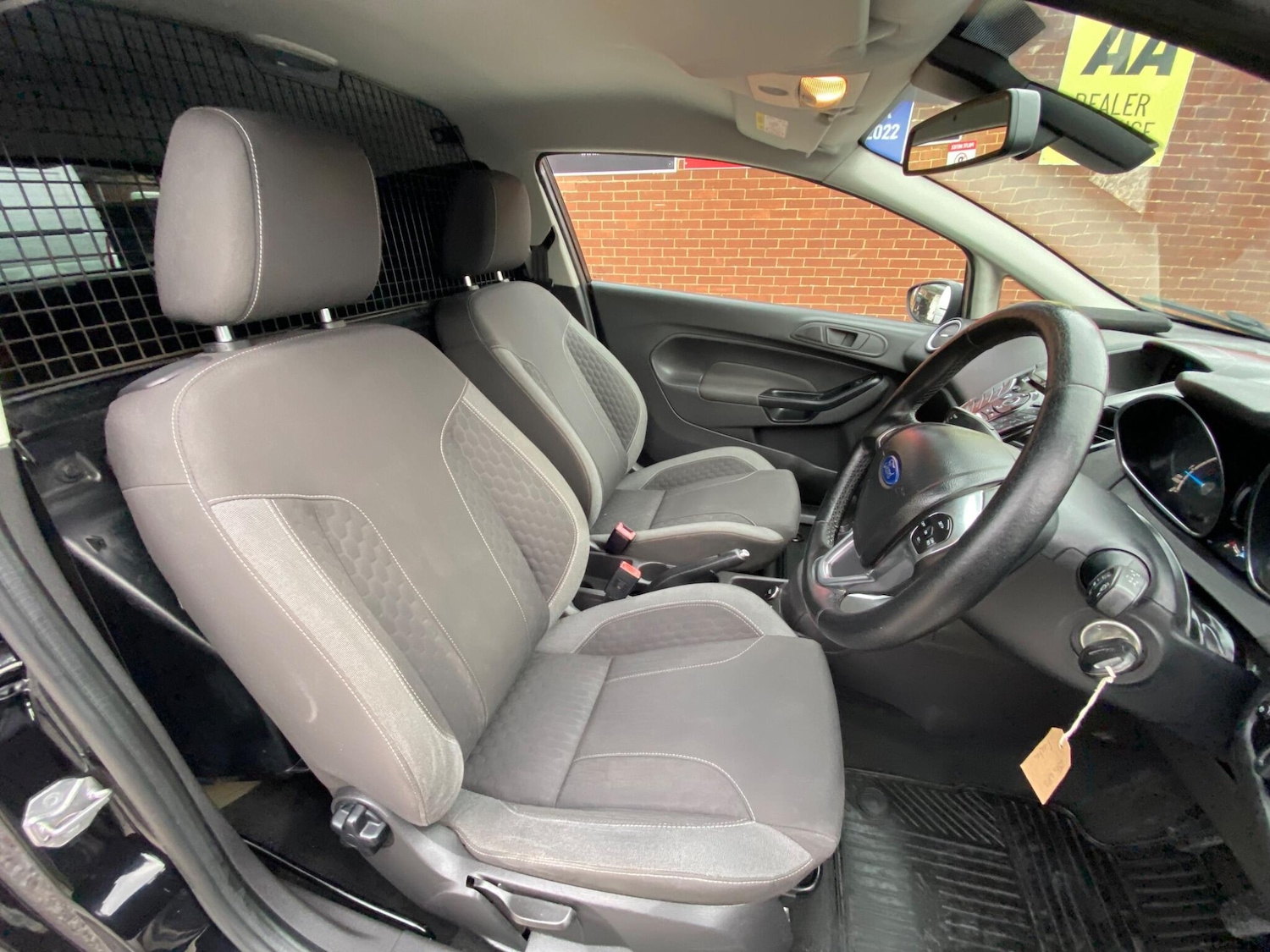 Used Ford Fiesta Van 2015 for sale - 76424905: Photo 15