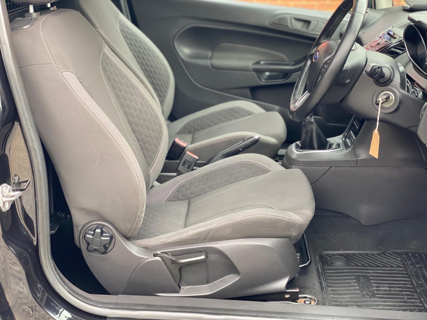 Used Ford Fiesta Van 2015 for sale - 76424905: Photo 17