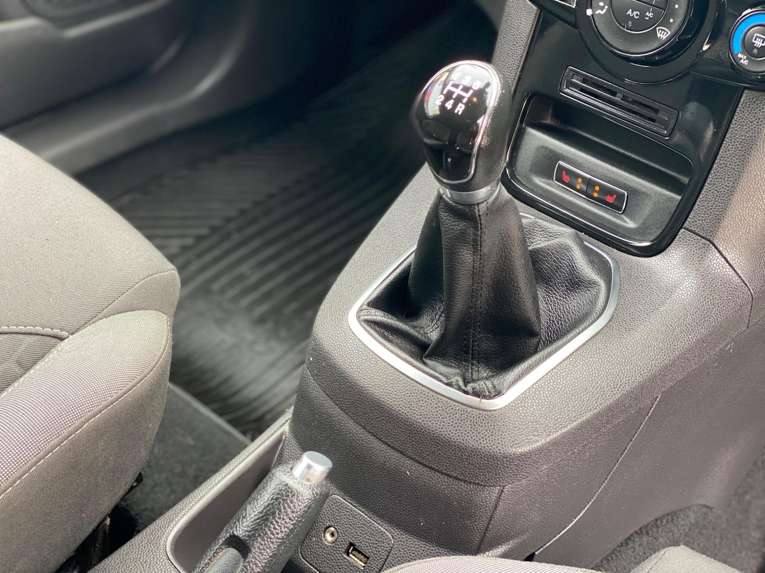 Used Ford Fiesta Van 2015 for sale - 76424905: Photo 26