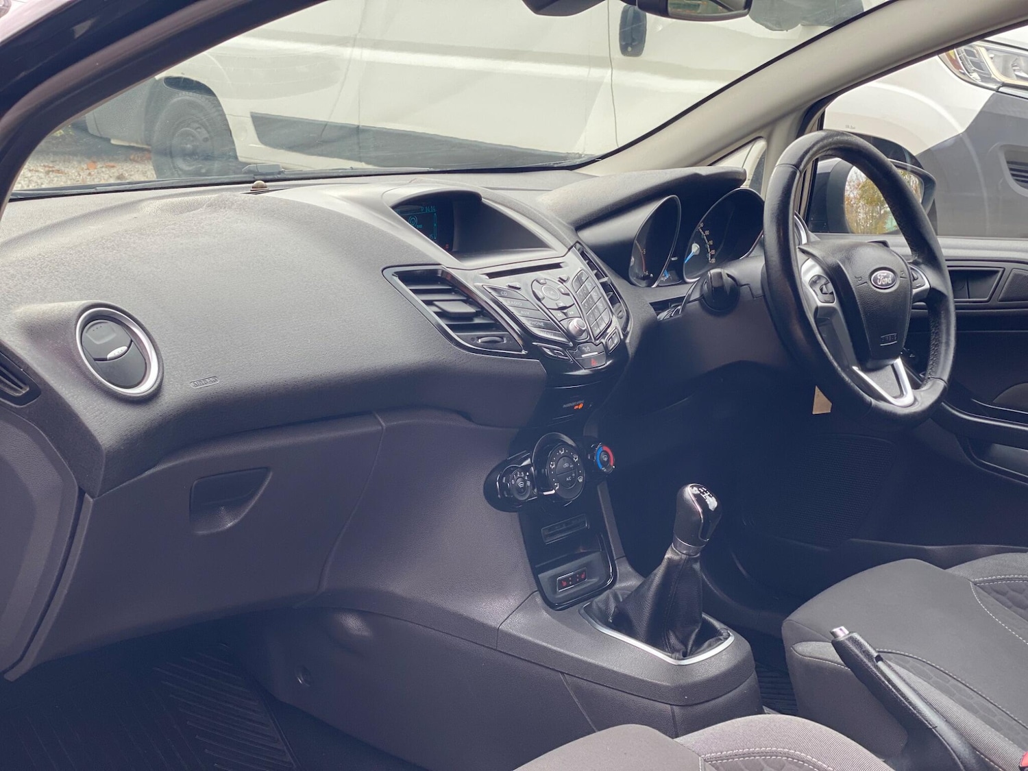 Used Ford Fiesta Van 2015 for sale - 76424905: Photo 29