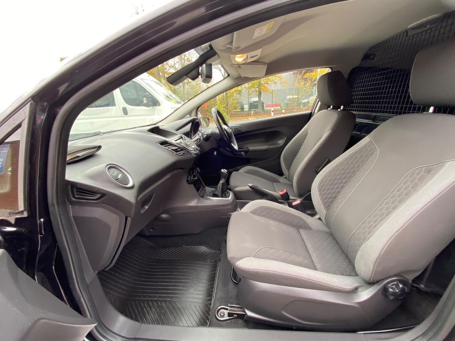 Used Ford Fiesta Van 2015 for sale - 76424905: Photo 31