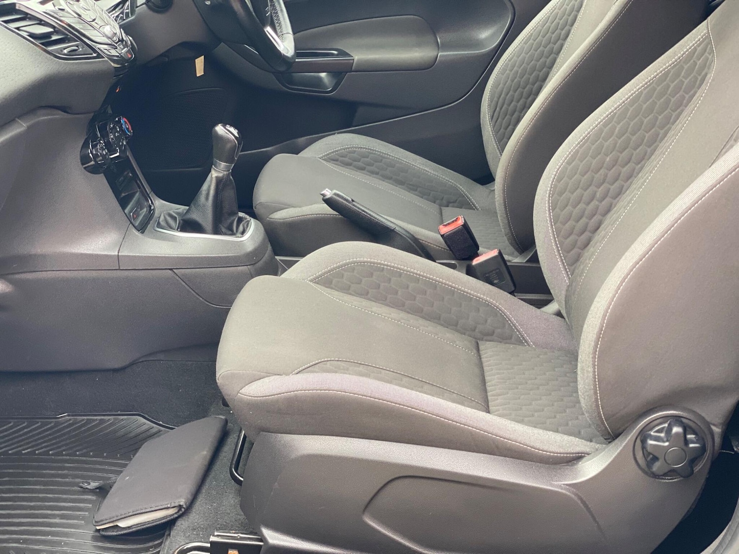 Used Ford Fiesta Van 2015 for sale - 76424905: Photo 33