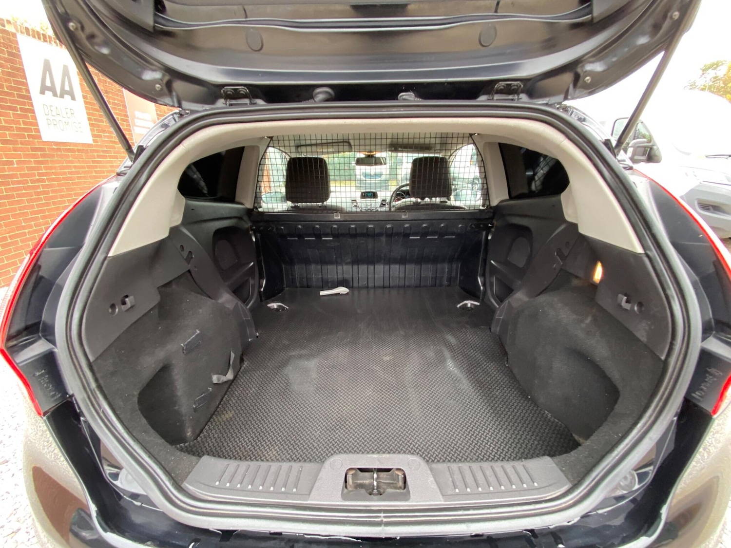 Used Ford Fiesta Van 2015 for sale - 76424905: Photo 40