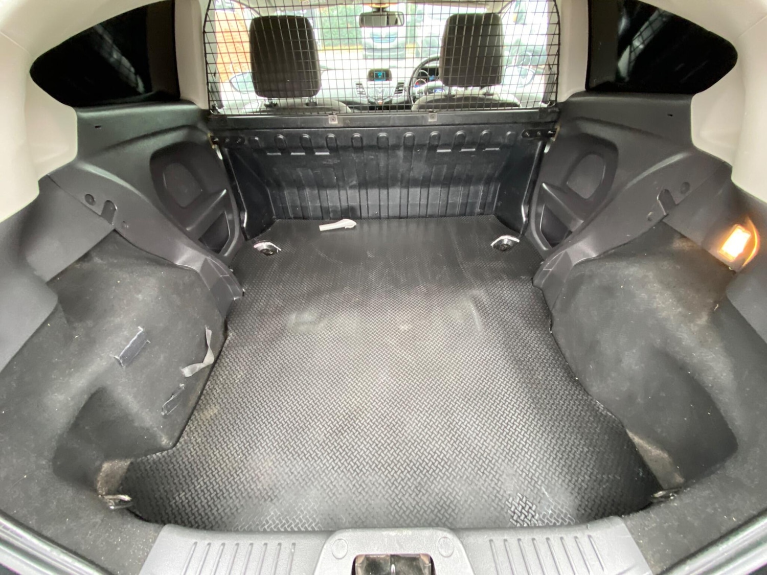 Used Ford Fiesta Van 2015 for sale - 76424905: Photo 41