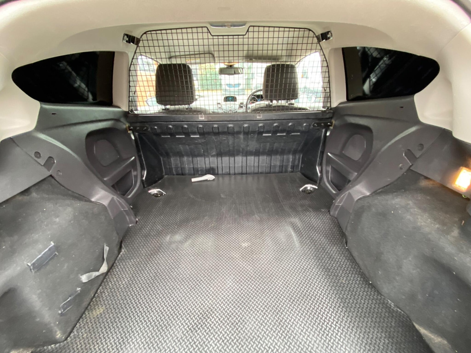 Used Ford Fiesta Van 2015 for sale - 76424905: Photo 8