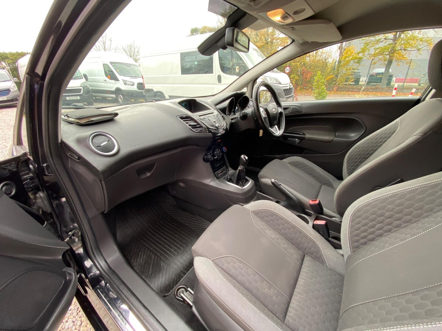 Used Ford Fiesta Van 2015 for sale - 76424905: Photo 9