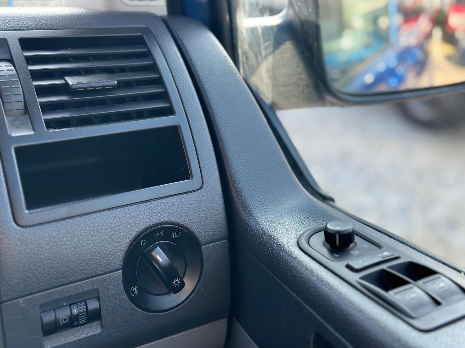 Used Volkswagen Transporter Shuttle 2005 for sale - 77982731: Photo 39